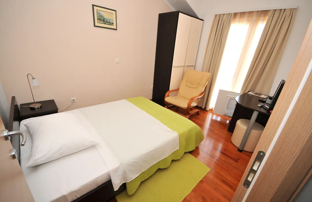 Apartments & Rooms Villa Maslina-1